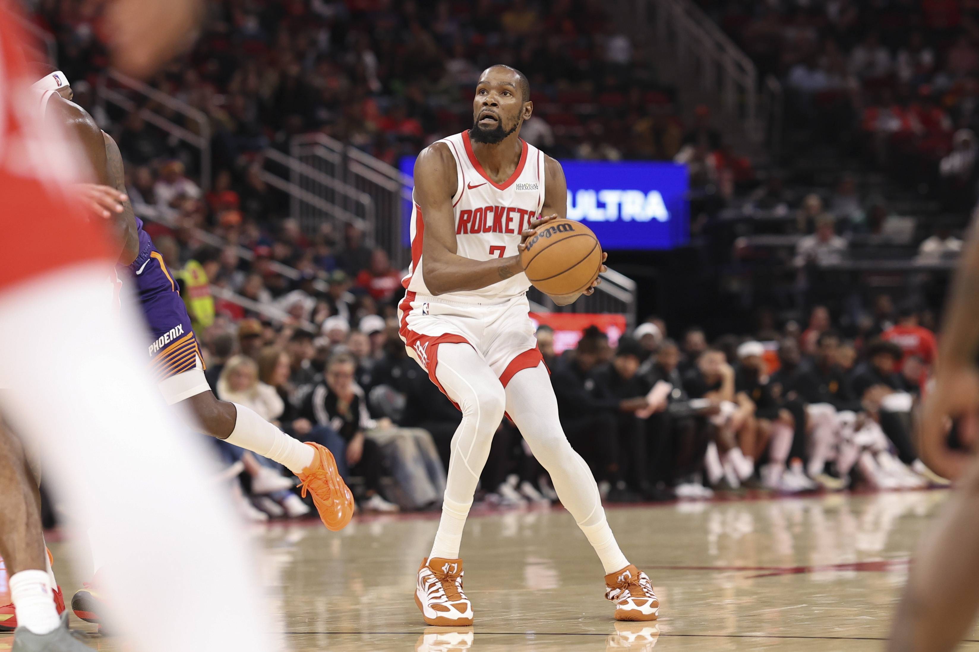 QIUSU Sports关于太狠了！菲尼克斯太阳回应争议备战NBA季后赛里程碑夜巴塞罗那远射贴柱，本菲卡官宣签约备战意甲的信息